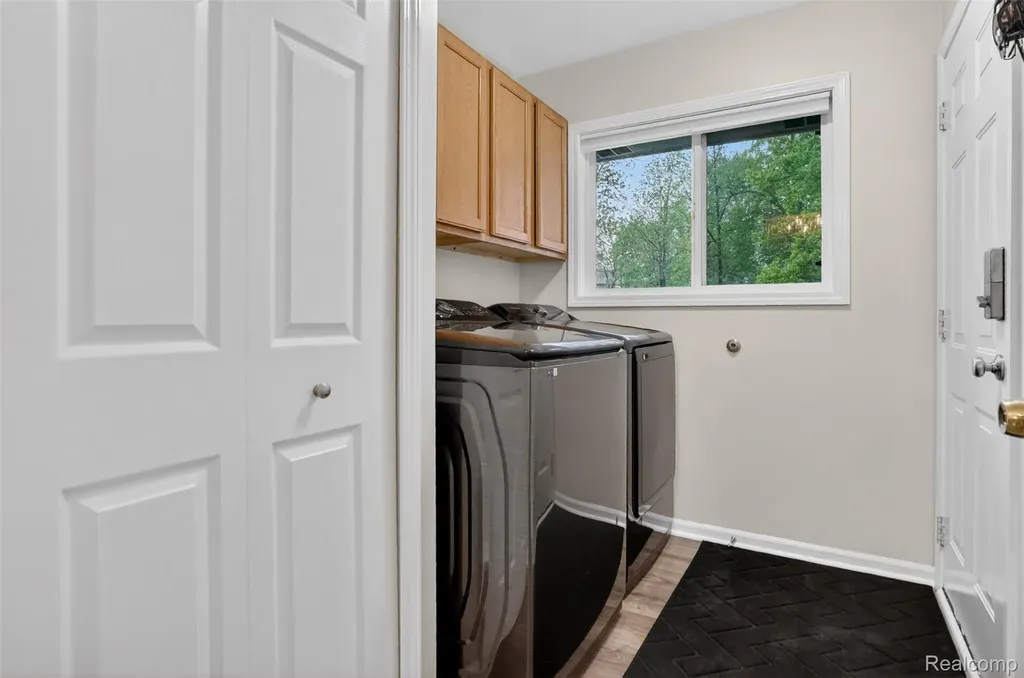 1102 Erskine Way Waterford Charter Township MI 48328