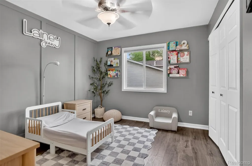 1102 Erskine Way Waterford Charter Township MI 48328