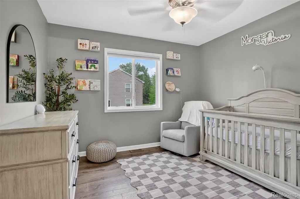 1102 Erskine Way Waterford Charter Township MI 48328