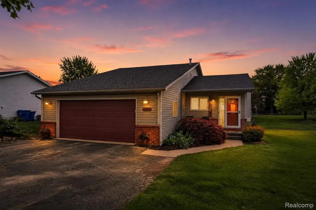 1102 Erskine Way Waterford Charter Township MI 48328