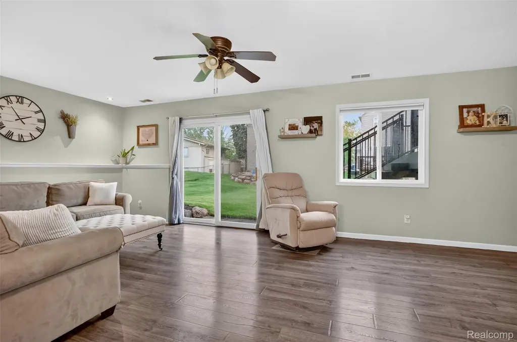 1102 Erskine Way Waterford Charter Township MI 48328