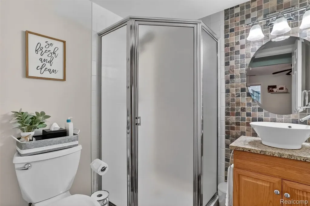 1102 Erskine Way Waterford Charter Township MI 48328