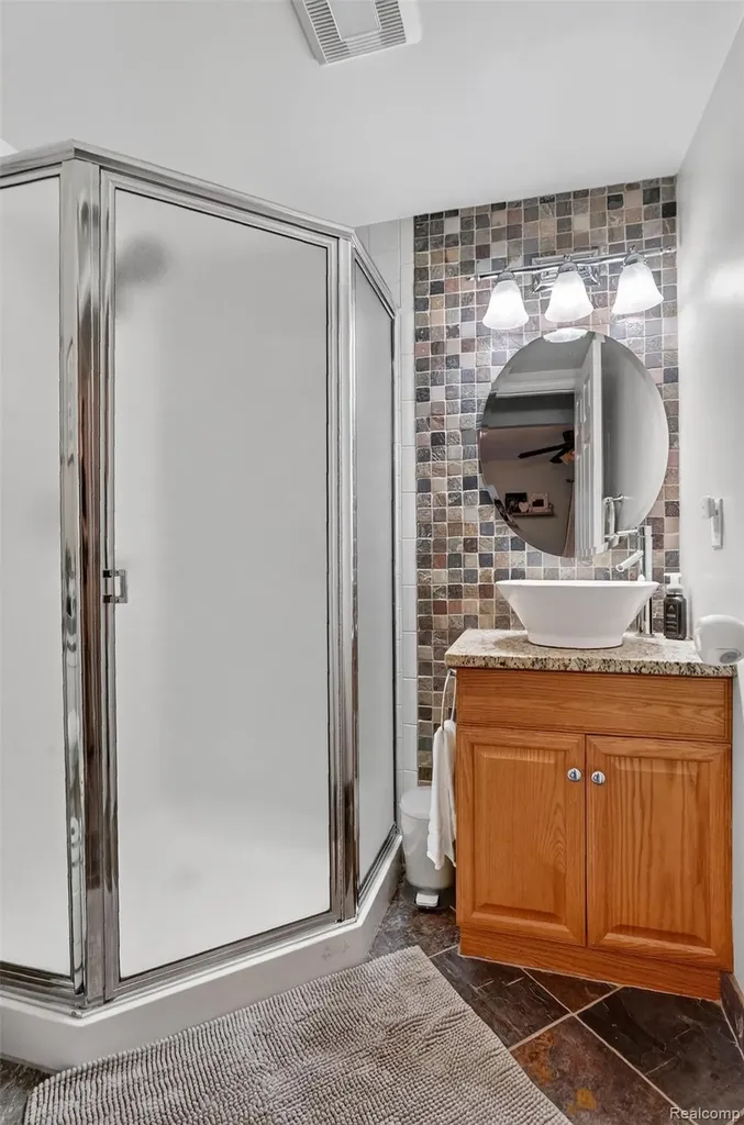 1102 Erskine Way Waterford Charter Township MI 48328