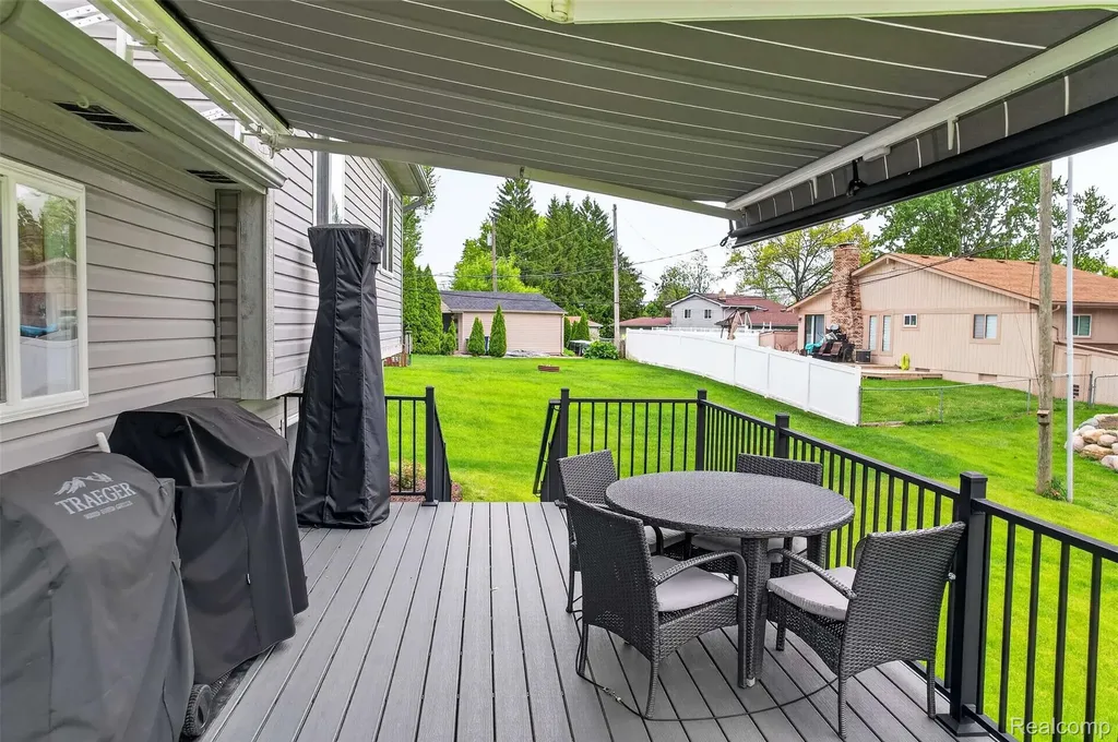 1102 Erskine Way Waterford Charter Township MI 48328