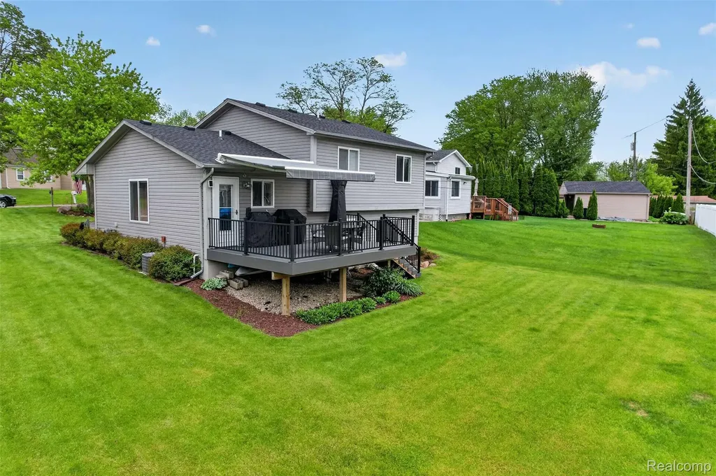 1102 Erskine Way Waterford Charter Township MI 48328