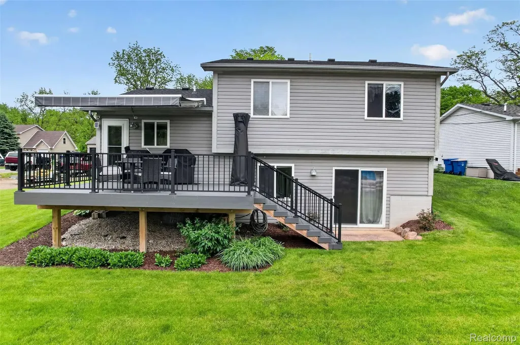 1102 Erskine Way Waterford Charter Township MI 48328