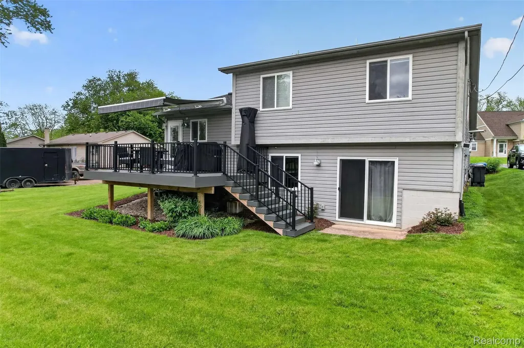 1102 Erskine Way Waterford Charter Township MI 48328