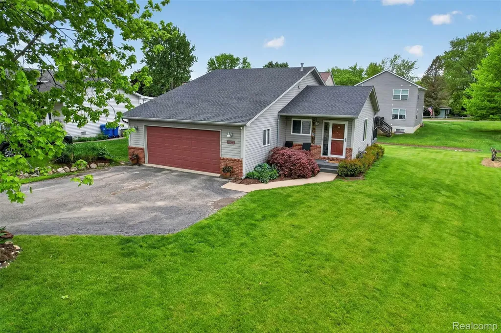 1102 Erskine Way Waterford Charter Township MI 48328