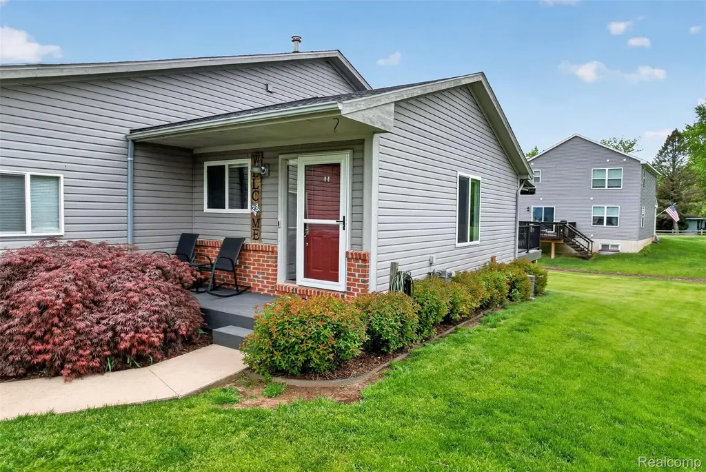 1102 Erskine Way Waterford Charter Township MI 48328