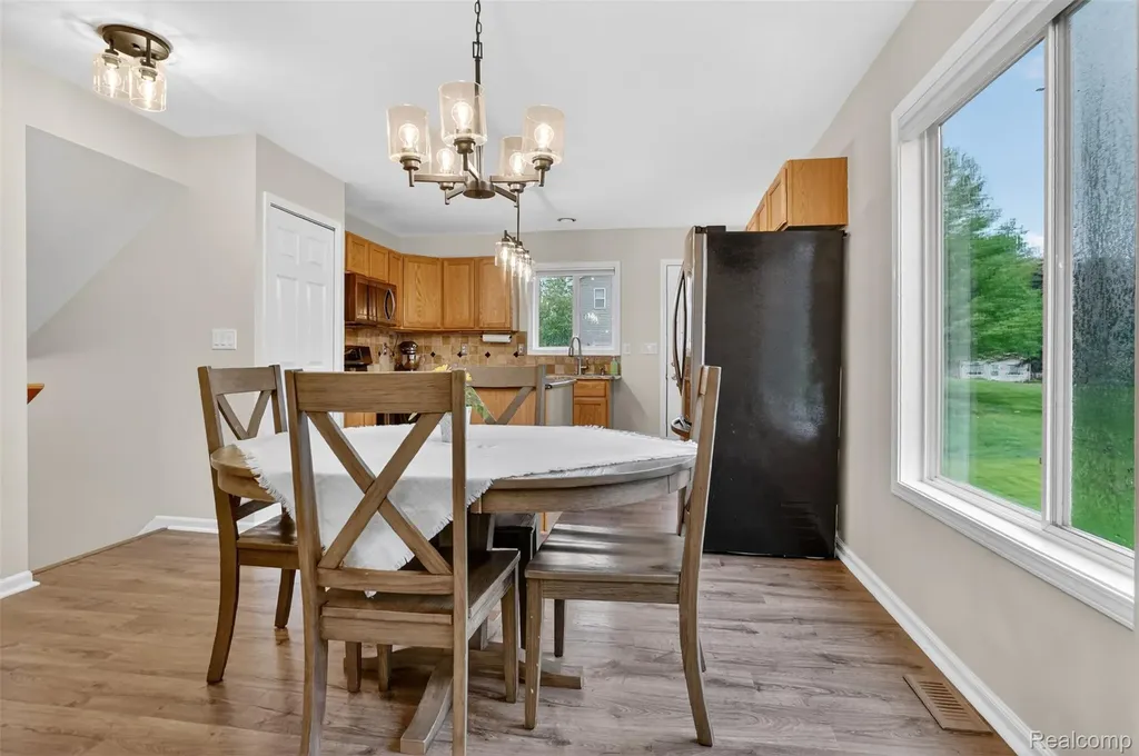 1102 Erskine Way Waterford Charter Township MI 48328
