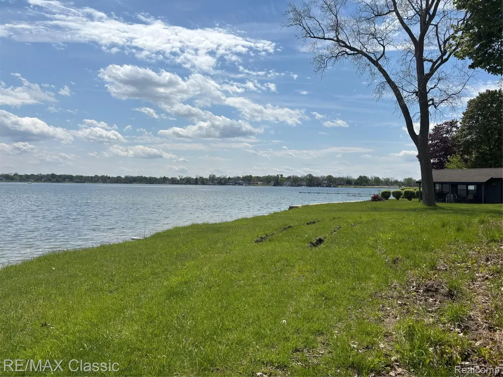 Vacant Main Street Green Oak Township MI 48189