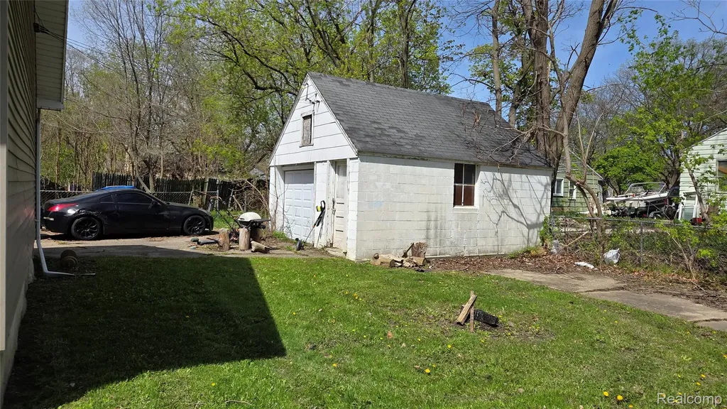 838 Clinton Street Flint City MI 48507