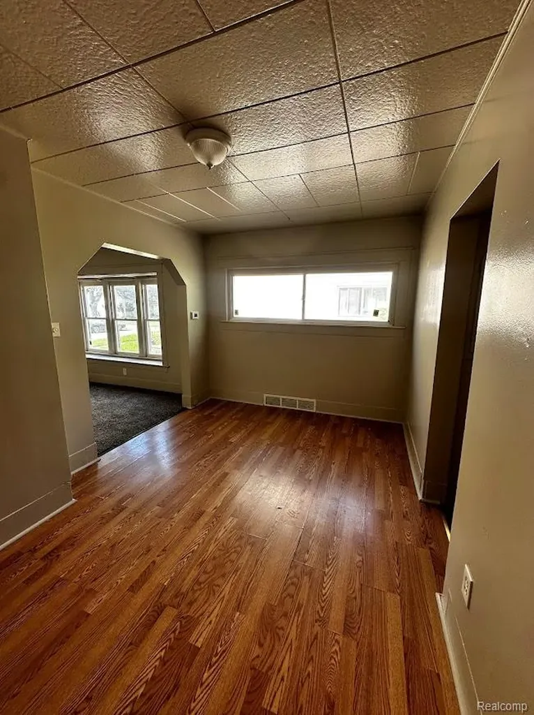 838 Clinton Street Flint City MI 48507