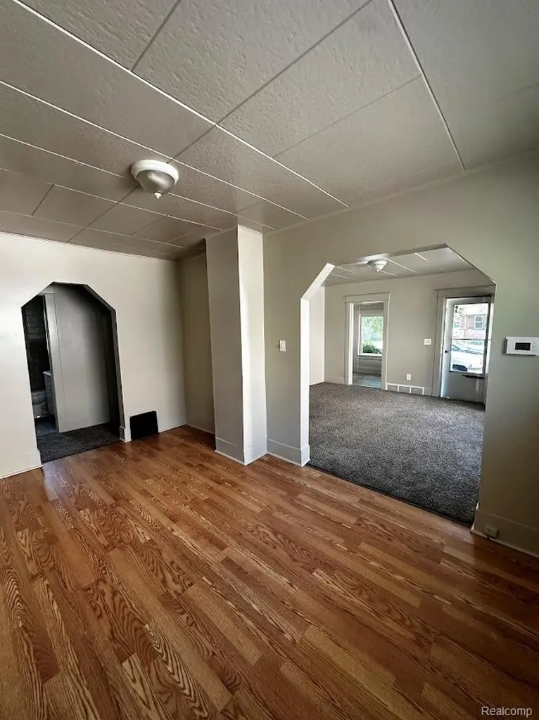 838 Clinton Street Flint City MI 48507