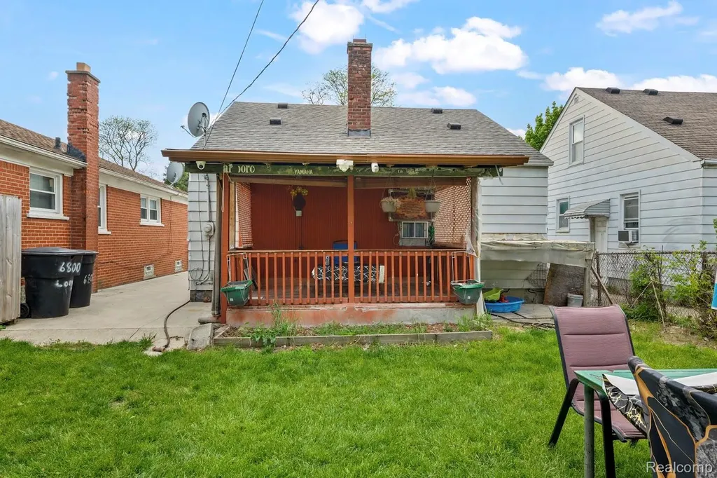 6800 Longacre Street Detroit City MI 48228
