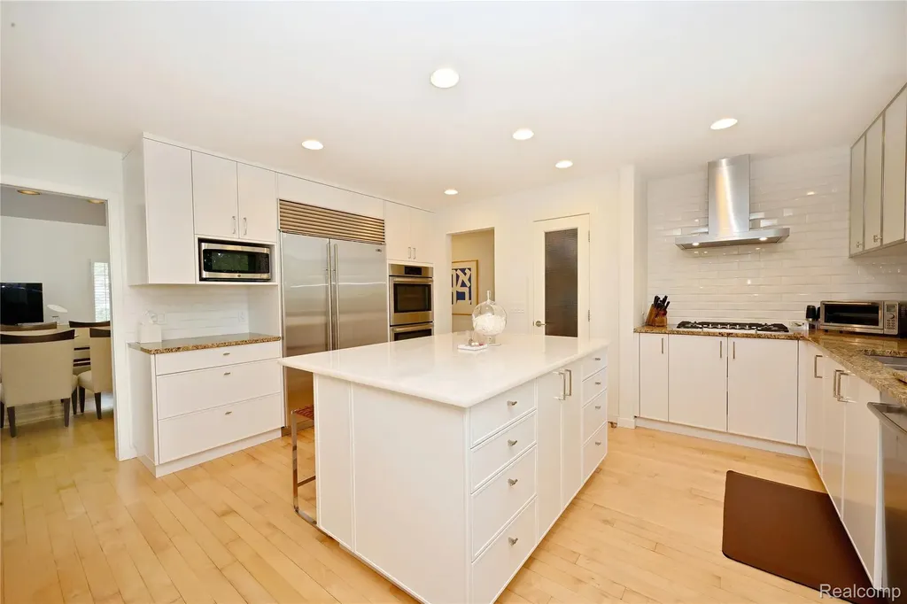 3202 Shadydale Court West Bloomfield Charter Township MI 48323