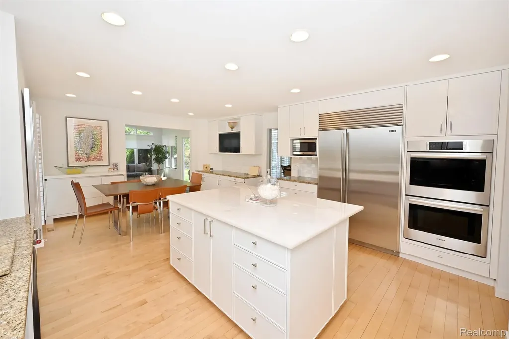 3202 Shadydale Court West Bloomfield Charter Township MI 48323
