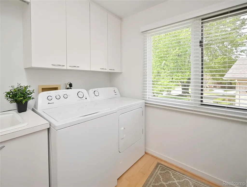 3202 Shadydale Court West Bloomfield Charter Township MI 48323