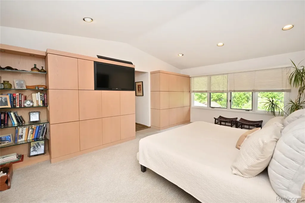 3202 Shadydale Court West Bloomfield Charter Township MI 48323