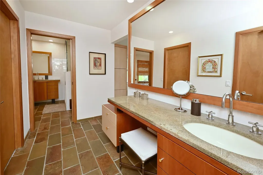 3202 Shadydale Court West Bloomfield Charter Township MI 48323