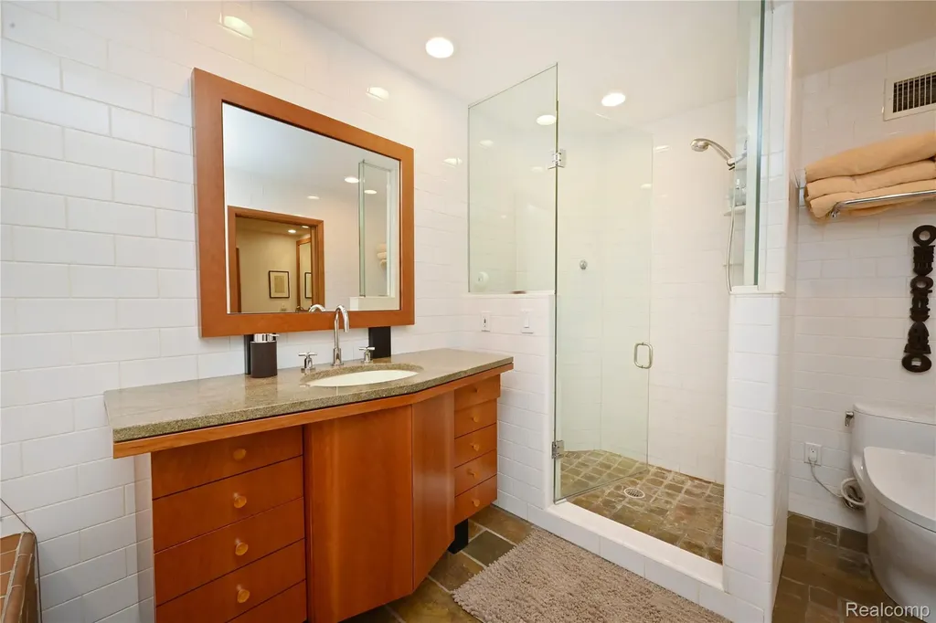 3202 Shadydale Court West Bloomfield Charter Township MI 48323