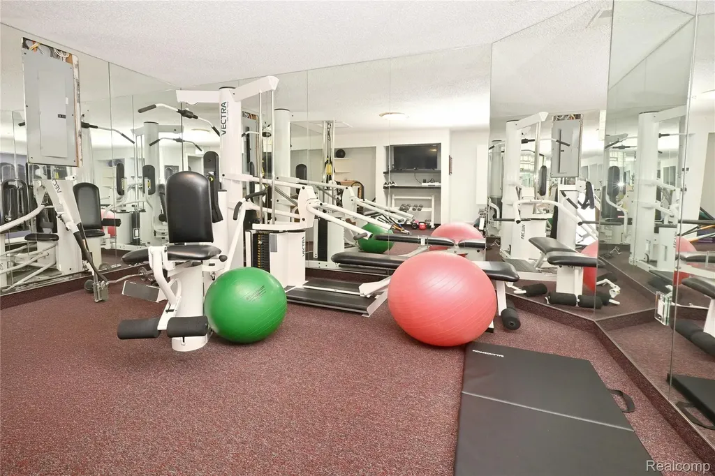 3202 Shadydale Court West Bloomfield Charter Township MI 48323