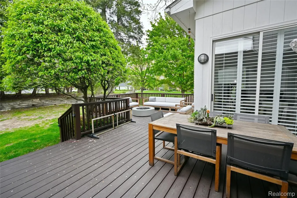 3202 Shadydale Court West Bloomfield Charter Township MI 48323