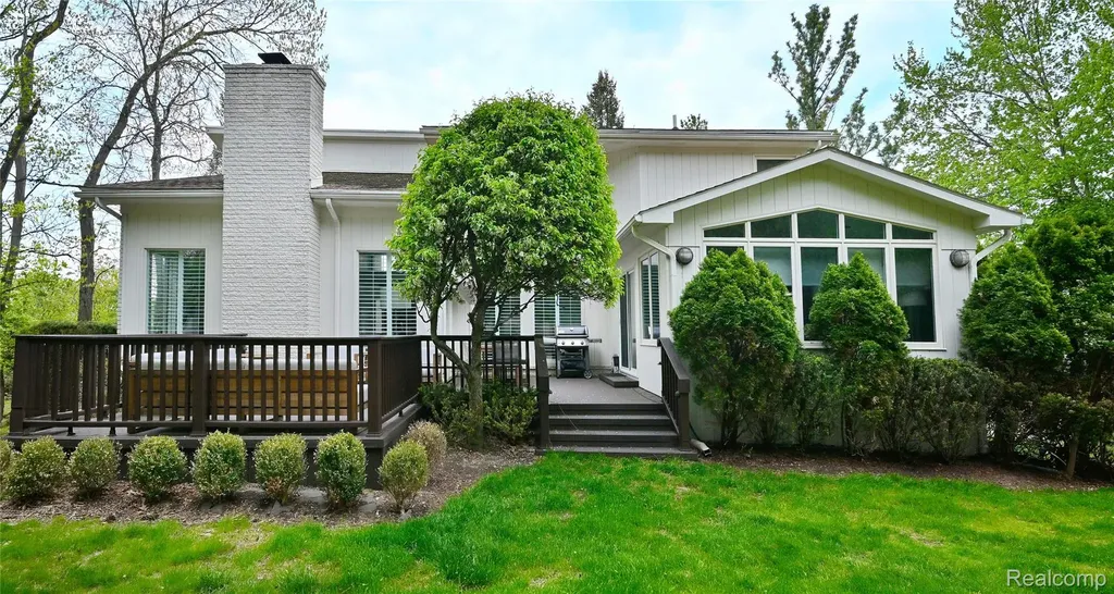 3202 Shadydale Court West Bloomfield Charter Township MI 48323