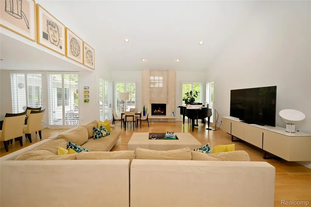 3202 Shadydale Court West Bloomfield Charter Township MI 48323