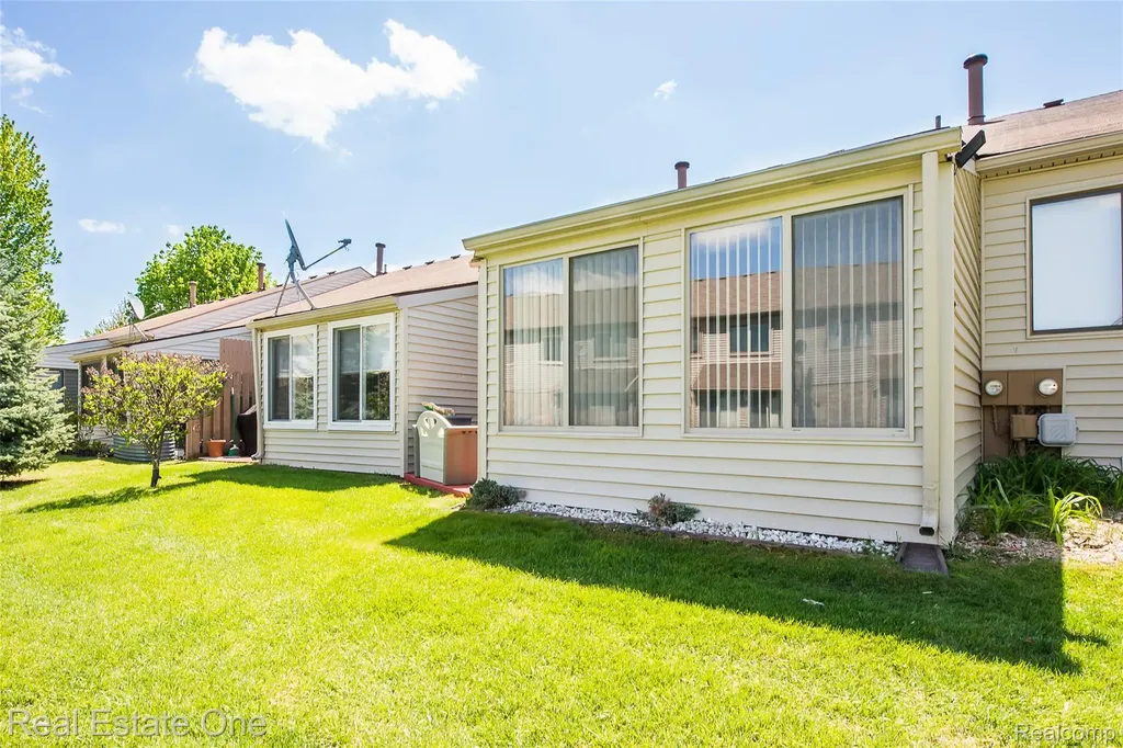 61962 Yorktown Drive South Lyon City MI 48178