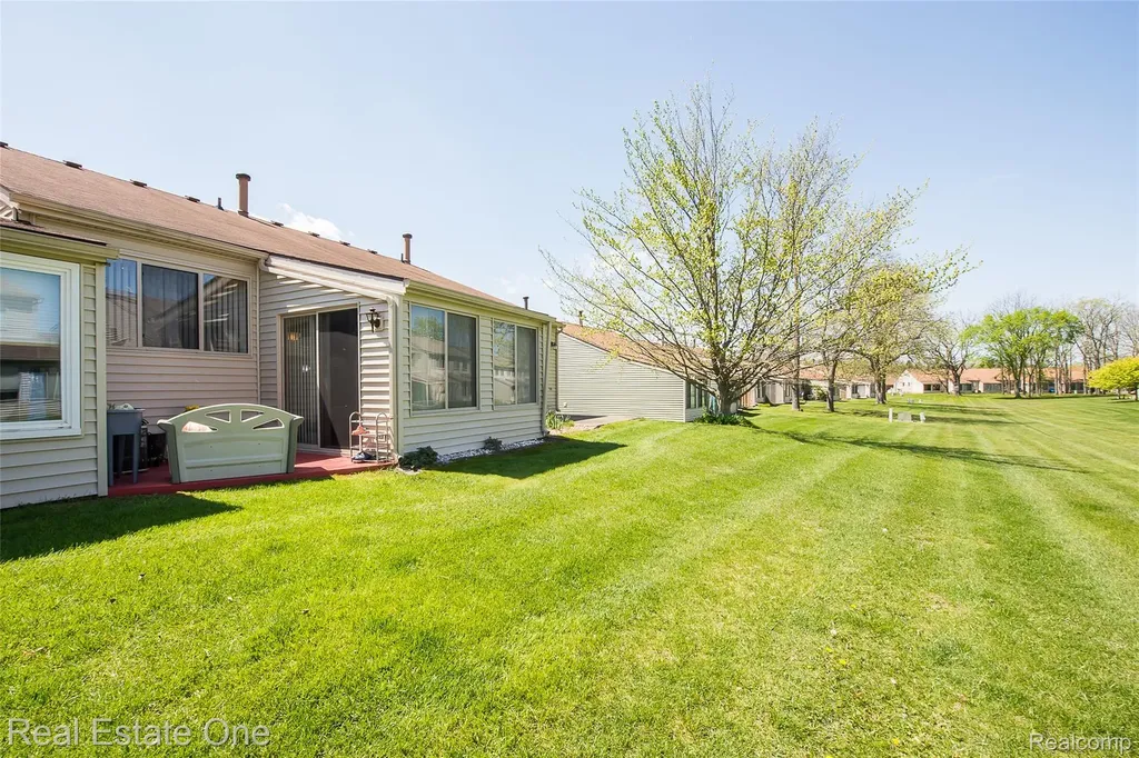 61962 Yorktown Drive South Lyon City MI 48178