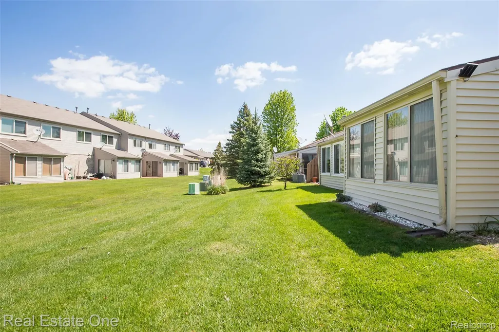 61962 Yorktown Drive South Lyon City MI 48178