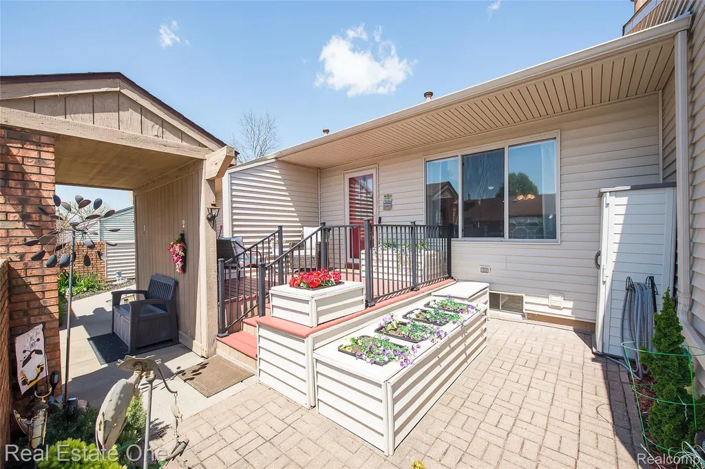 61962 Yorktown Drive South Lyon City MI 48178