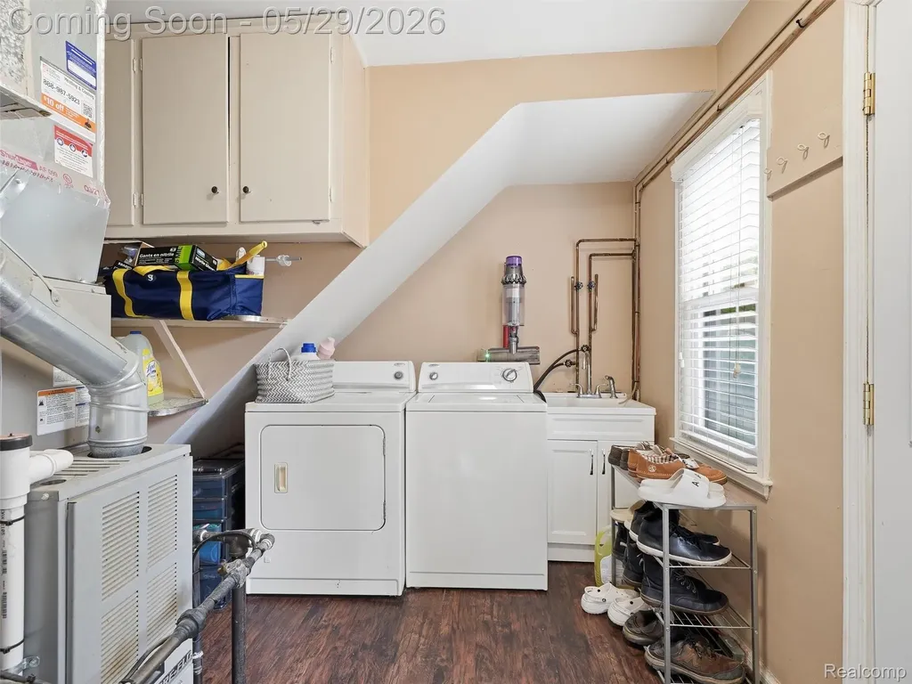 24721 Ridgedale Street Oak Park City MI 48237