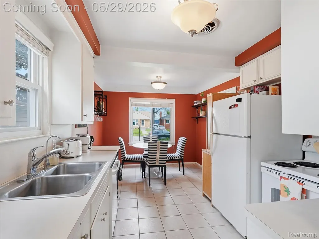 24721 Ridgedale Street Oak Park City MI 48237