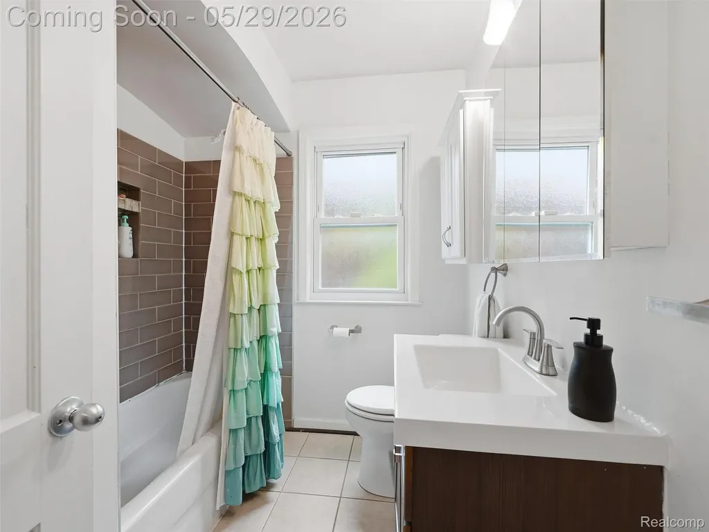 24721 Ridgedale Street Oak Park City MI 48237