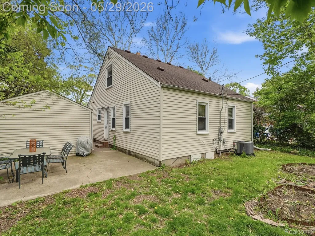 24721 Ridgedale Street Oak Park City MI 48237