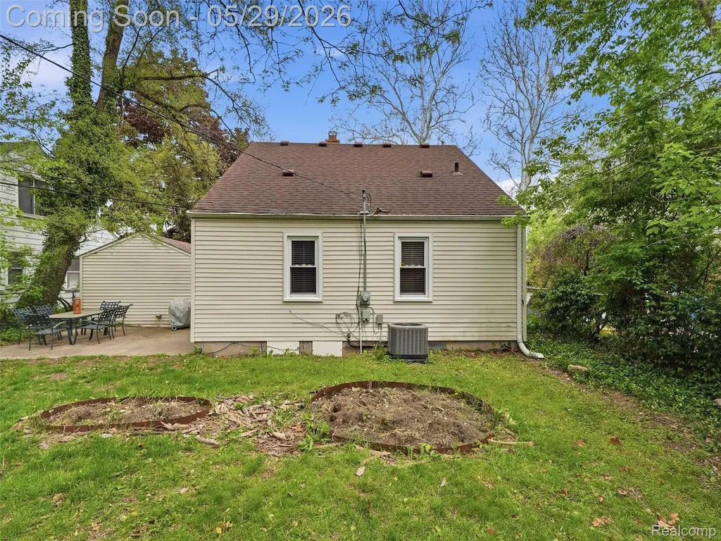 24721 Ridgedale Street Oak Park City MI 48237