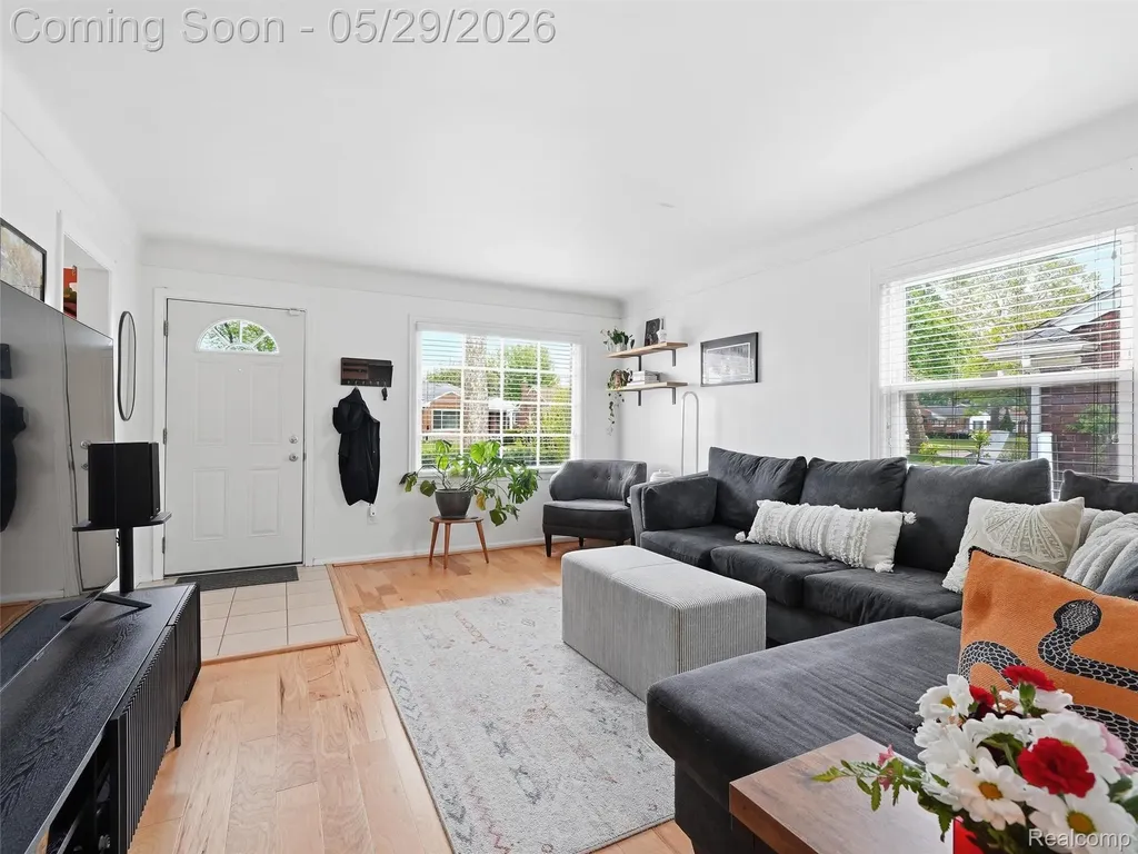 24721 Ridgedale Street Oak Park City MI 48237