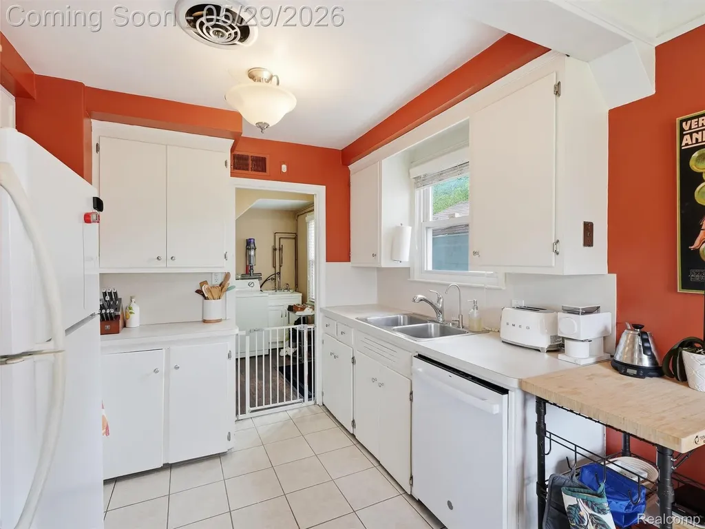 24721 Ridgedale Street Oak Park City MI 48237