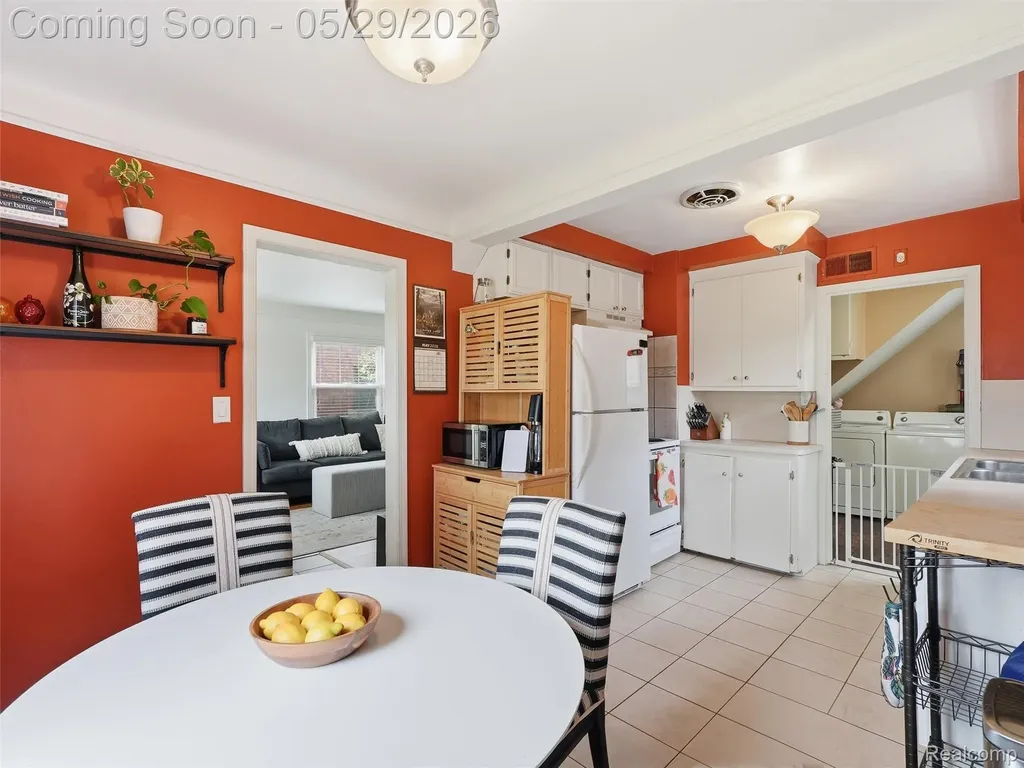 24721 Ridgedale Street Oak Park City MI 48237