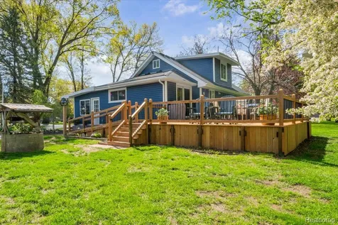 5610 Croswell Road Waterford Charter Township MI 48327