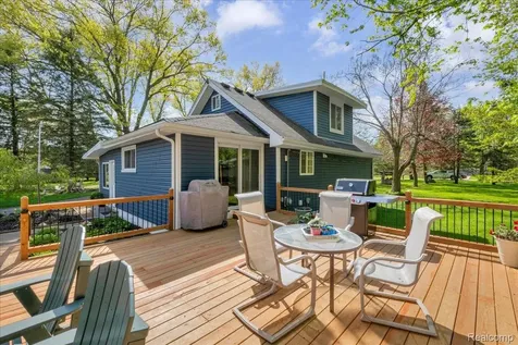 5610 Croswell Road Waterford Charter Township MI 48327