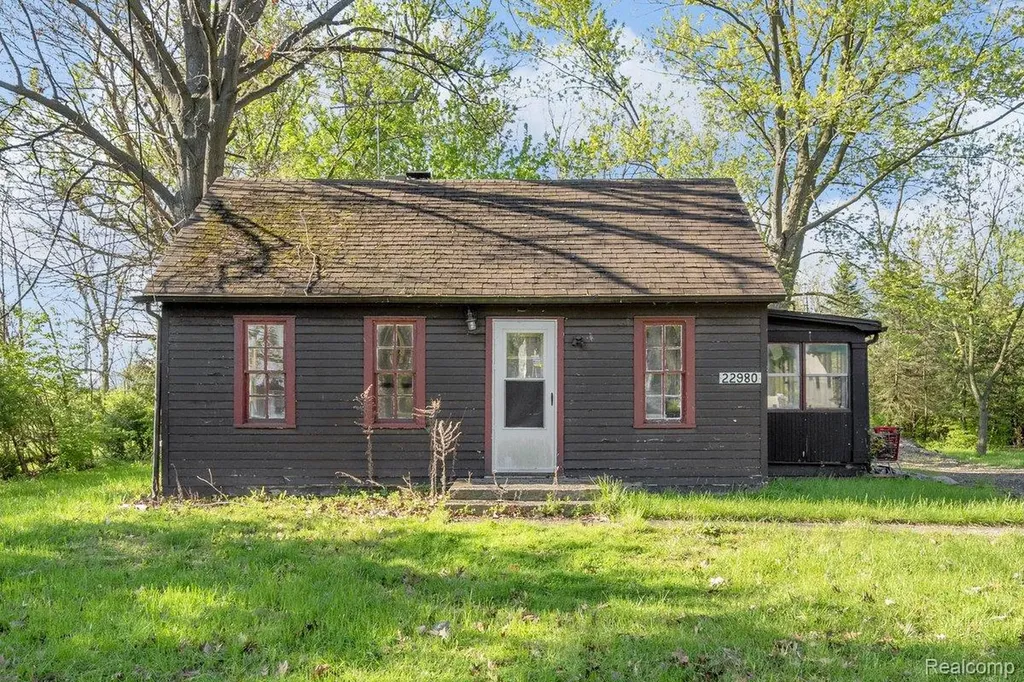 22980 Quinn Road Clinton Charter Township MI 48035