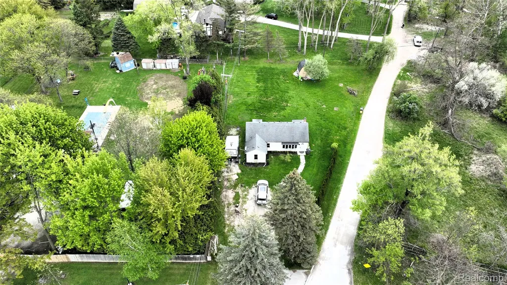 37480 Hayes Road Clinton Charter Township MI 48038