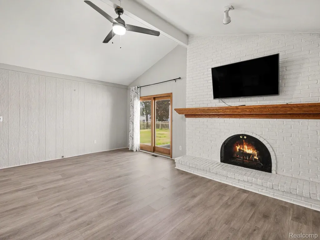 39629 Edgemont Drive Sterling Heights City MI 48310