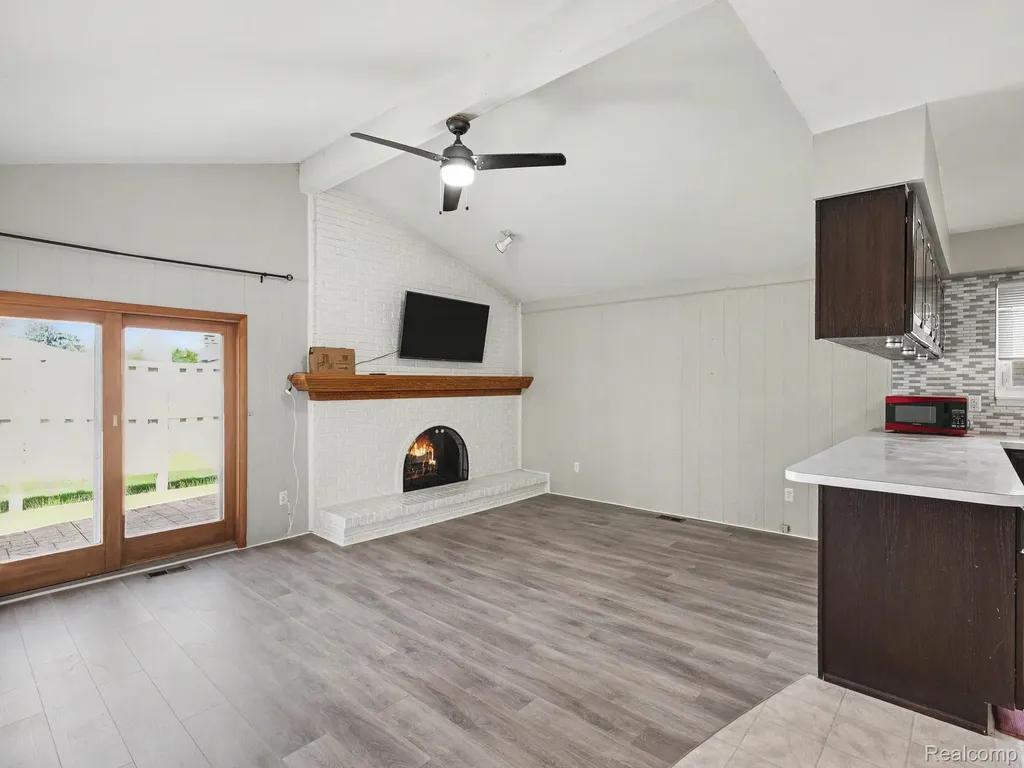 39629 Edgemont Drive Sterling Heights City MI 48310