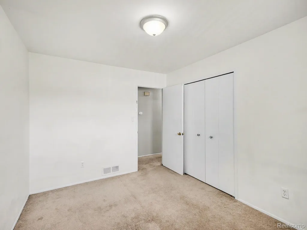 39629 Edgemont Drive Sterling Heights City MI 48310