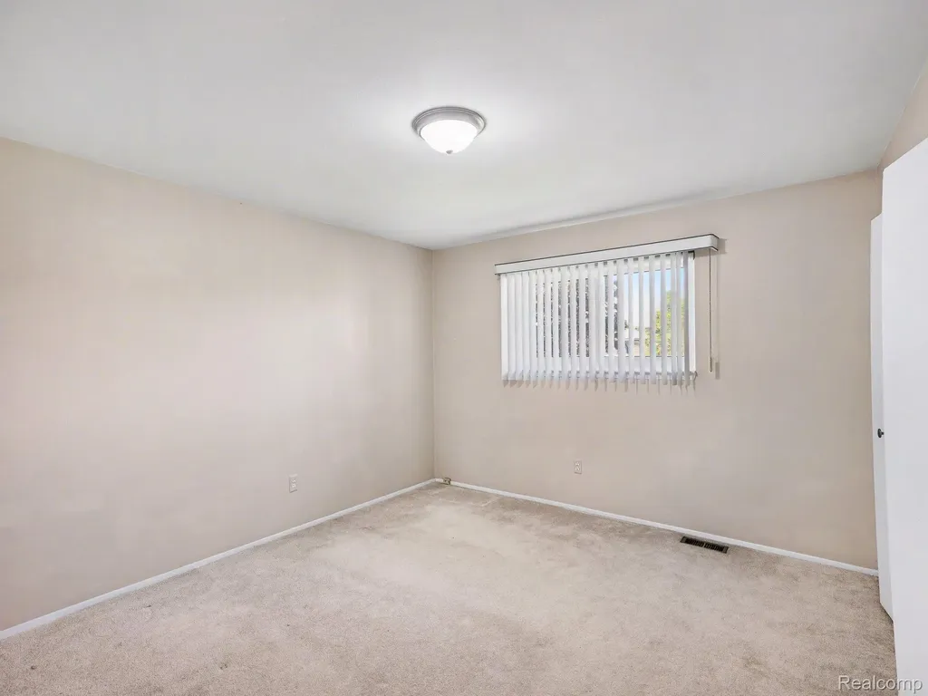 39629 Edgemont Drive Sterling Heights City MI 48310