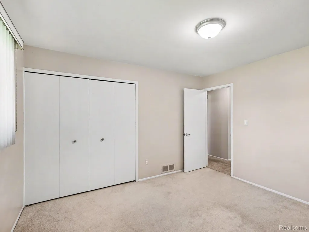 39629 Edgemont Drive Sterling Heights City MI 48310